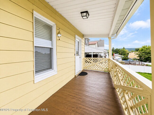 1112 W Elm St