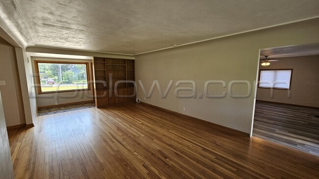 Photo - 1617 Center Point Rd NE