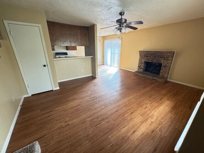 Photo - 3008 Chaucer Dr Unit Apt C
