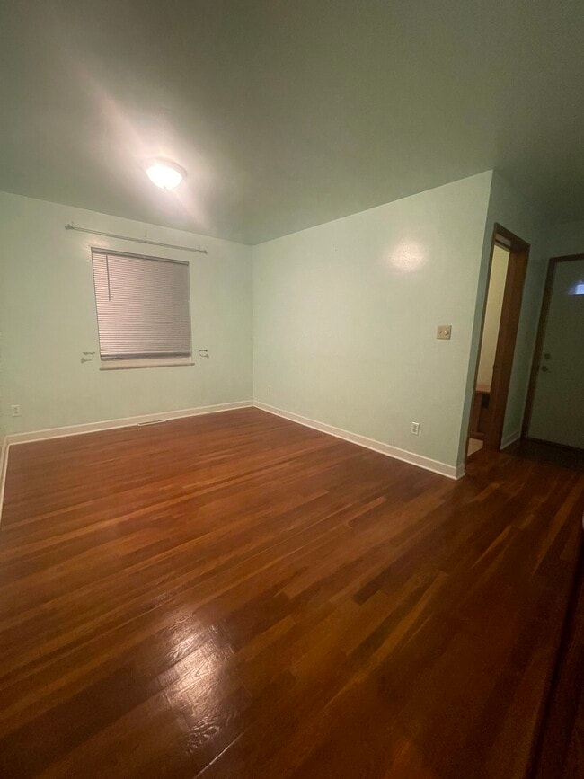 Photo - 2832 Longfield Rd