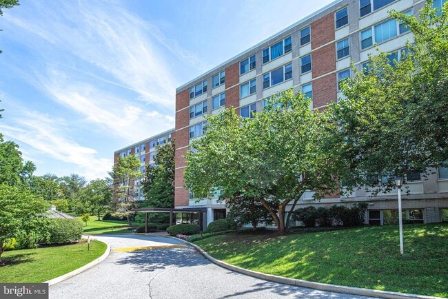 Building Photo - 4401 Roland Ave Unit 604 Rental