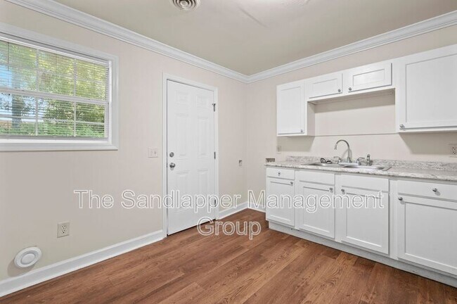 Photo - 634 Cashew St Unit B