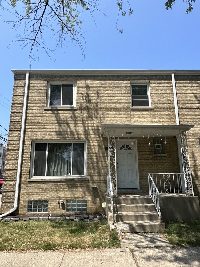 Building Photo - 2346 W Jarvis Ave Rental