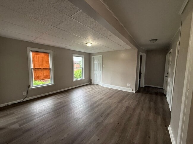 Building Photo - 409 Floyd Ave Unit Upstairs