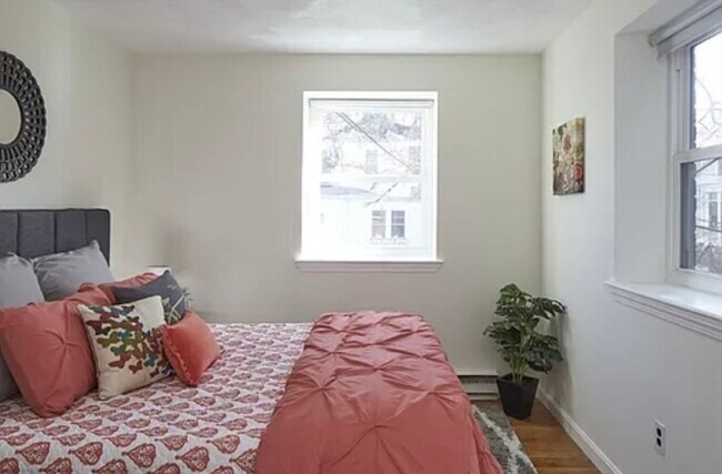 Photo - 104 Trowbridge St Unit 4