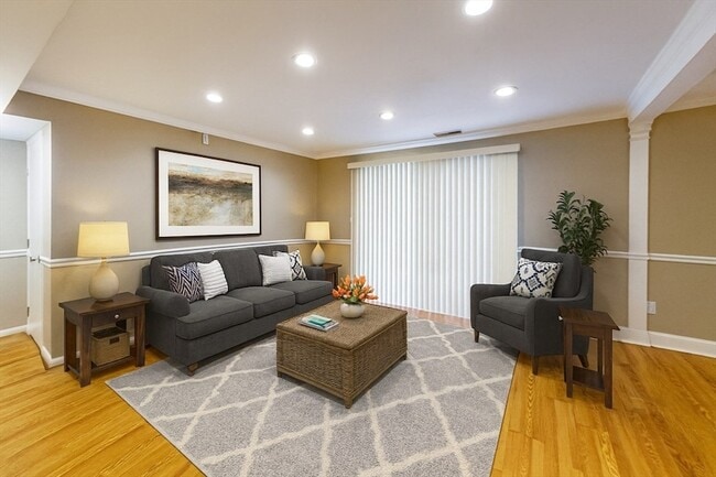 Building Photo - 26 Beacon St Unit 28B Rental