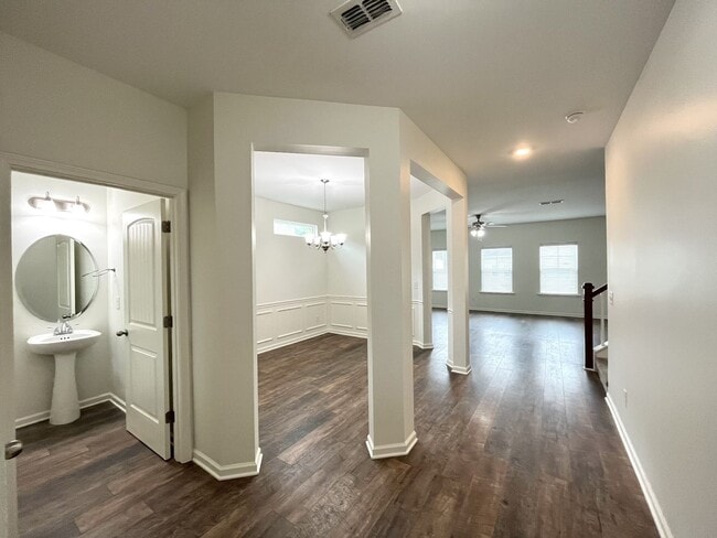 Photo - Huge home in Spring Hill!
