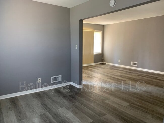 Photo - 1421 Adele Ave SW