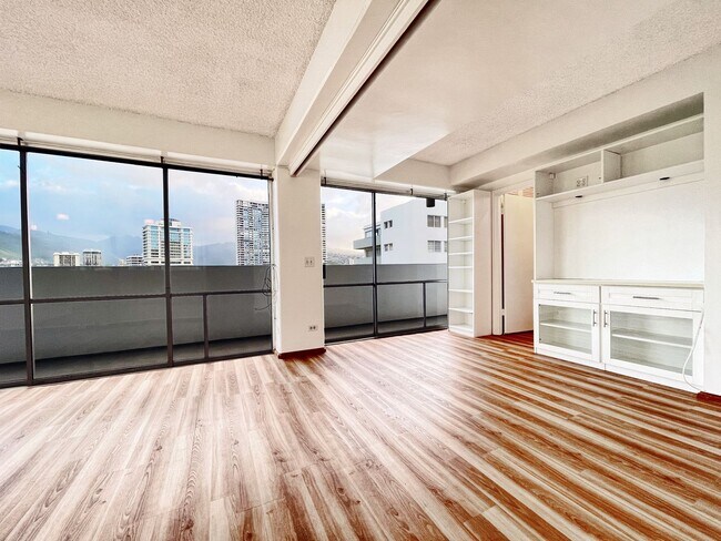 Photo - 2114-ST Unit 1