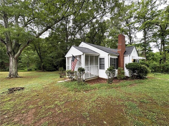 Photo - 1391 Enota Ave NE