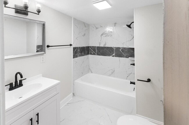 Photo - 547 Horry St NE