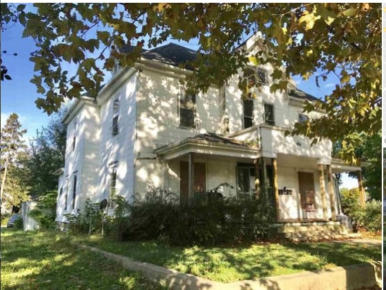 Beautiful Mansion Apartment Gorgeous Tree-Line Neighborhood