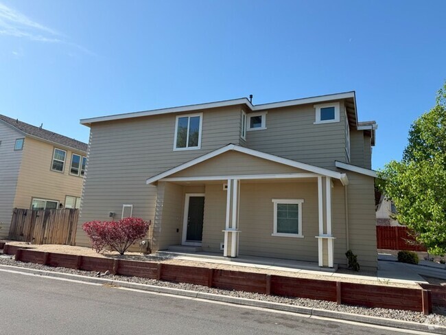 Building Photo - <b>Charming Three Bedroom Townhouse<br><br> Unit 4610 Ashbrooke Drive Reno, NV 89502