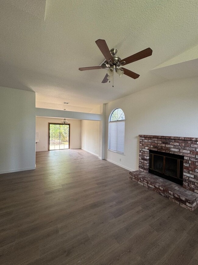 2409 Candlewood Dr