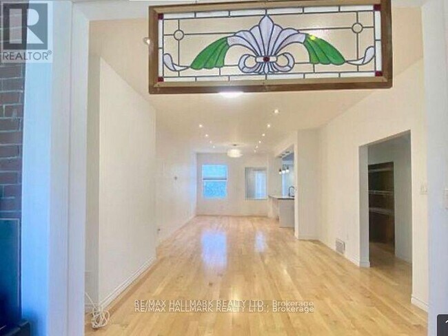 Photo - 228 Gainsborough Rd