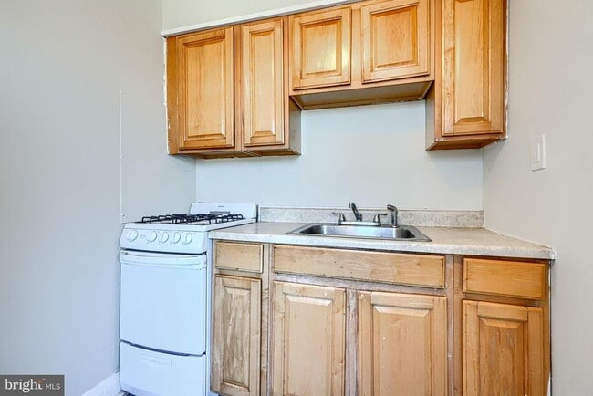 Photo - 5626 Midwood Ave