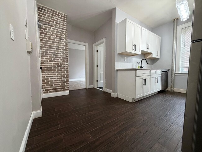 Building Photo - 7812 Hudson Ave Unit C2