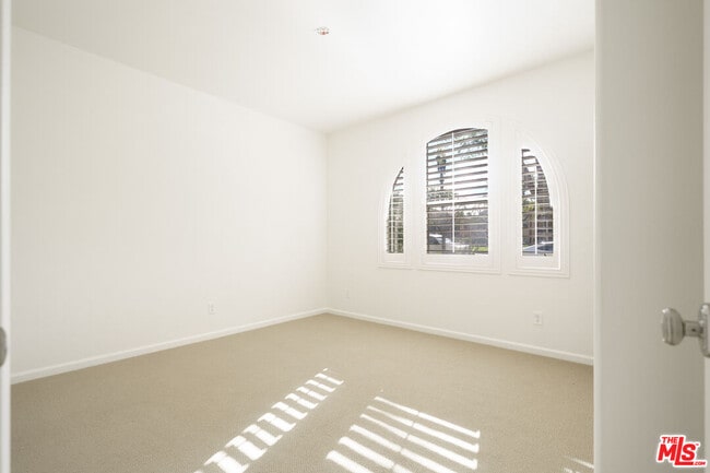 Photo - 73 City Stroll