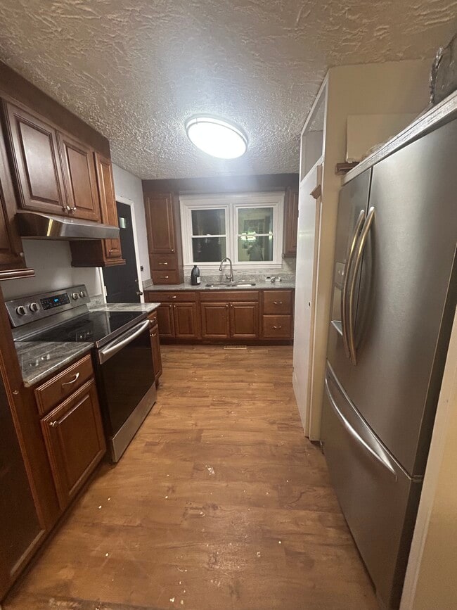 Building Photo - 427 Russell Rd Rental