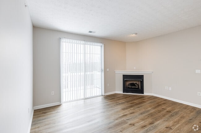 2BR, 2BA - 1,007SF - Living Room