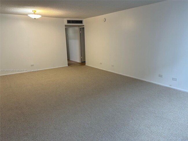 Photo - 6039 Collins Ave Unidad 1212