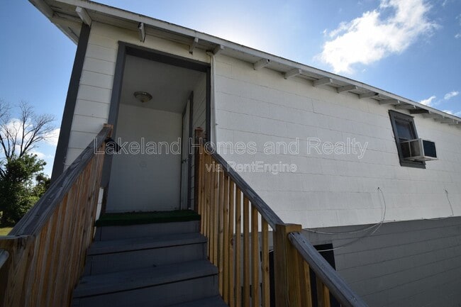 Photo - 1060 E Wabash St
