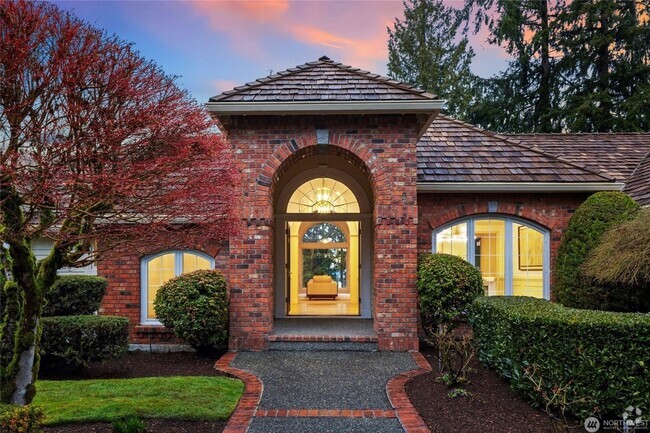 Building Photo - CLICK "REQUEST A TOUR" NOW! Rental