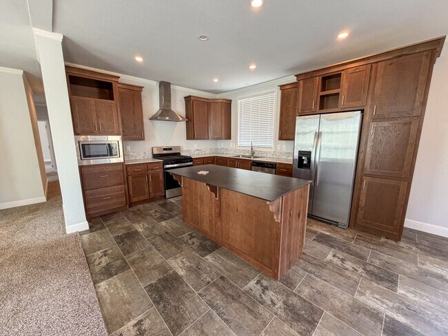 13734 Ferguson Dr