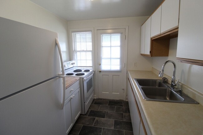 320 E 28th Ave