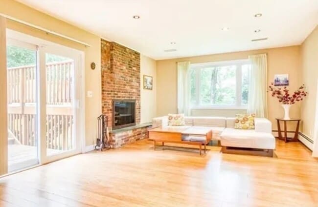 Photo - 18 Winchester Dr
