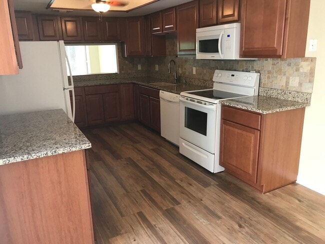 Photo - FABULOUS 3/2.5 Townhome In Wonderful Lake ...