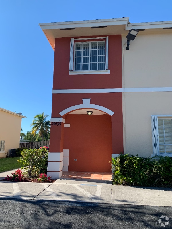 Building Photo - 18616 SW 100th Ave Rental