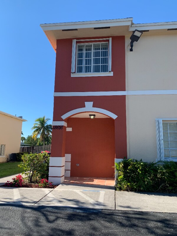 Photo - 18616 SW 100th Ave Townhome