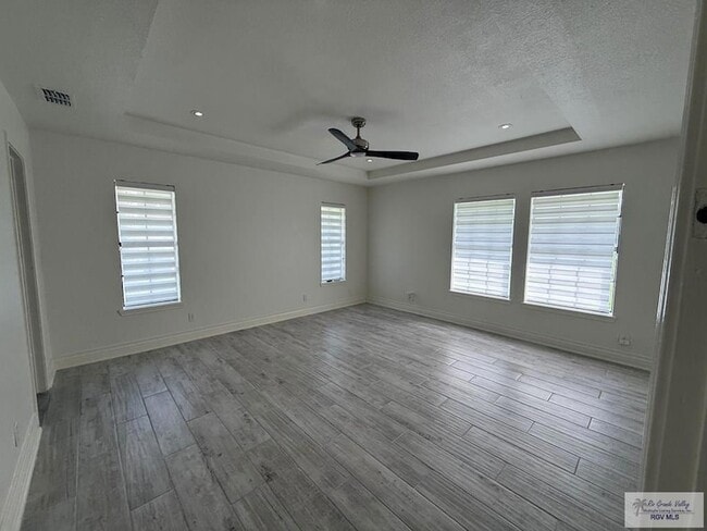 Photo - 48 Pizarro Ave