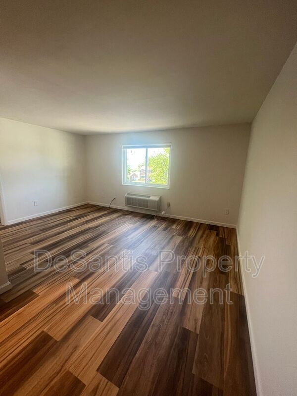 Photo - 628 Steele St Unidad #9