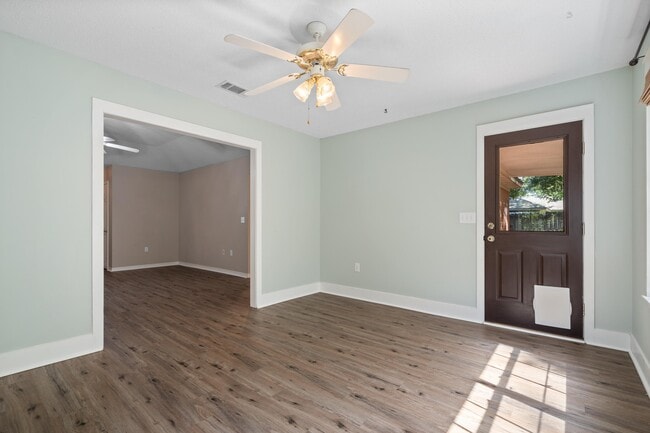Photo - 165 Robbins Blvd