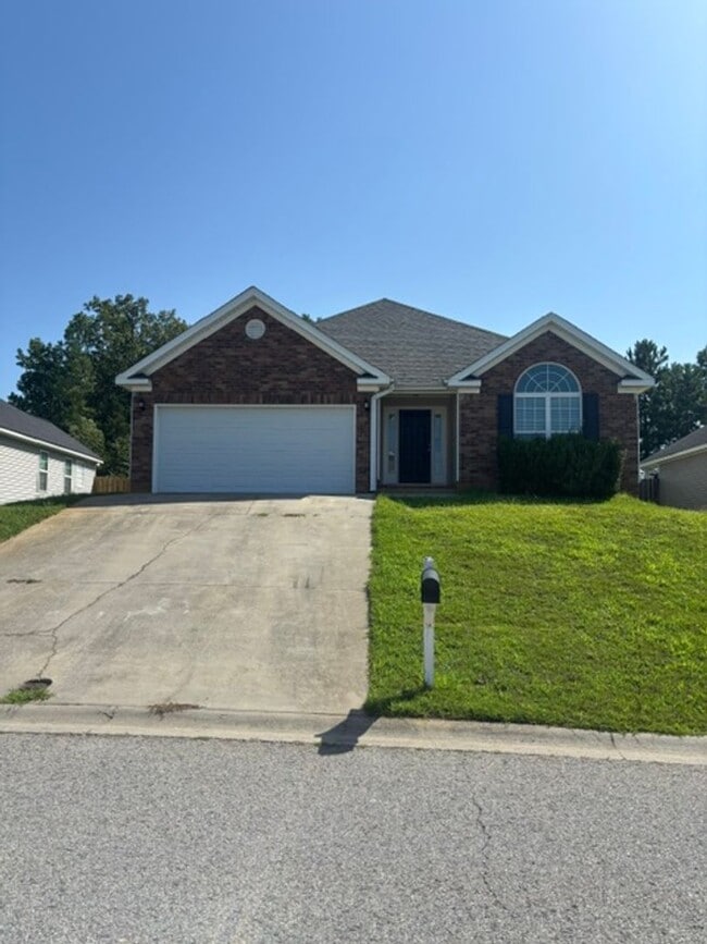 Building Photo - 452 Lory Ln
