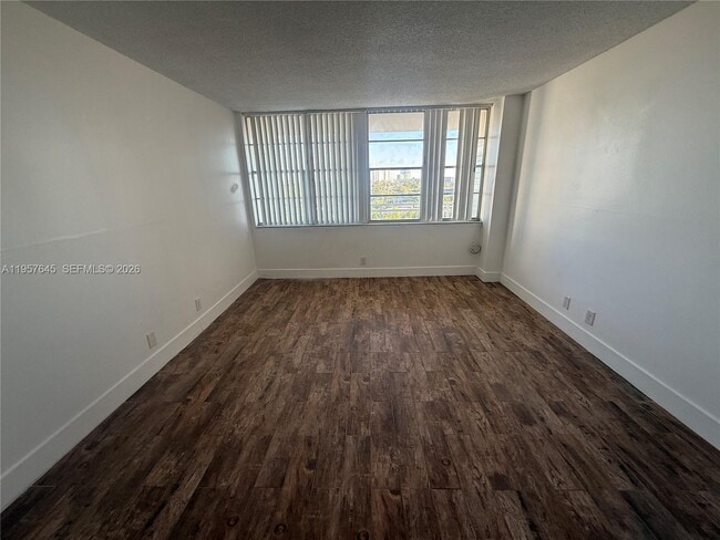 Photo - 2025 NE 164th St Unit 618