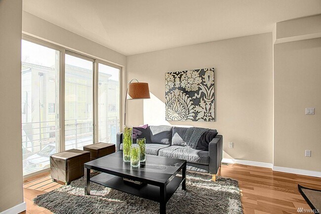 Photo - 3bd/2.25ba Issaquah Townhome