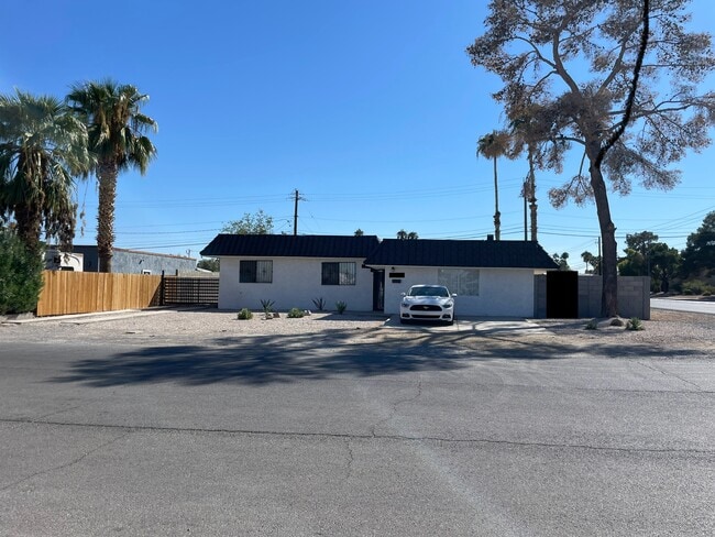 3811 Tumbleweed Ave
