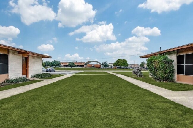 Photo - Seven Pines Apartments