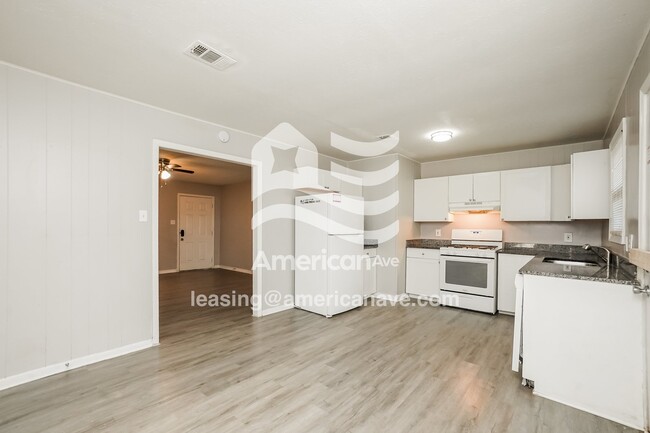Photo - 2262 Forest Glen Dr
