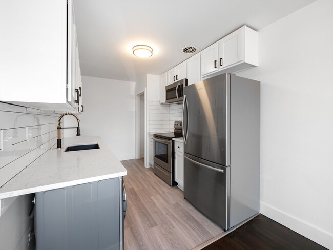 Photo - Royal Oakland Apartments
