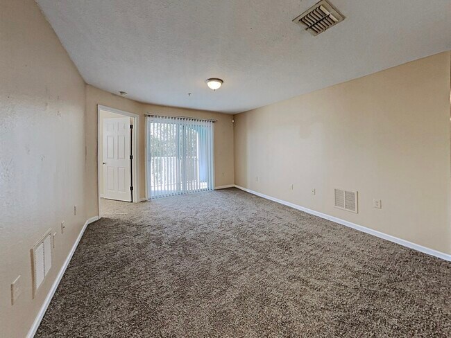 Photo - 5800 Lake Pointe Village Cir