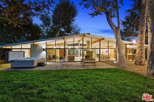 Building Photo - 6225 Frondosa Dr