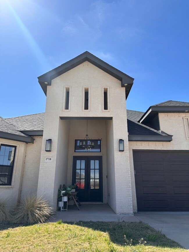 Photo - LAKE FRONT PROPERTY! 4/3/2; FULLY FURNISHED