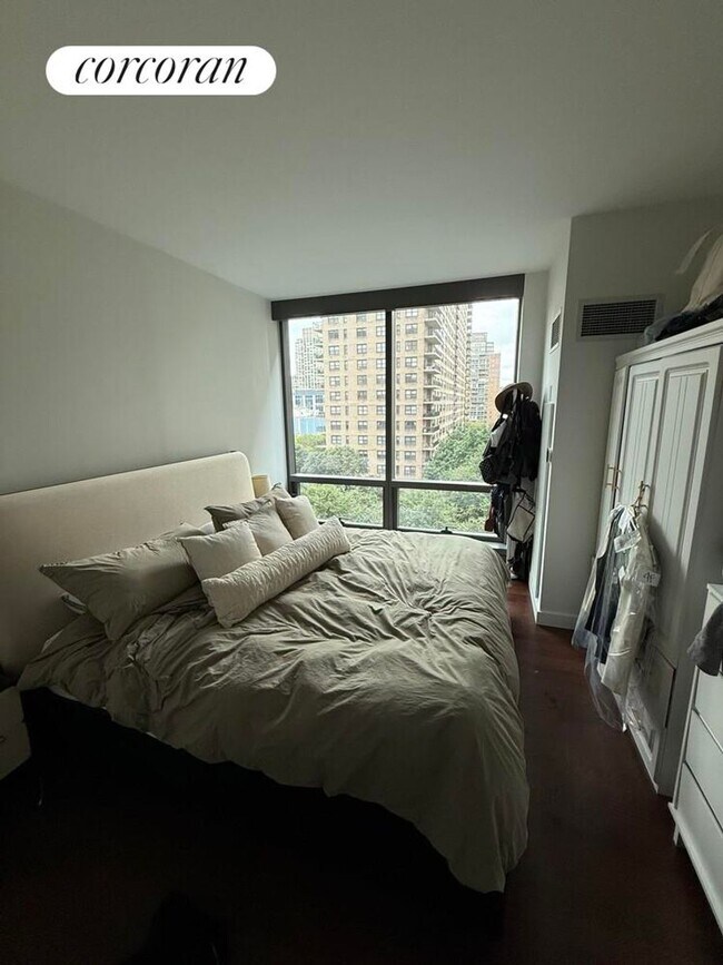 Photo - 200 W 67th St