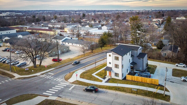 Photo - 601 E Miller Dr