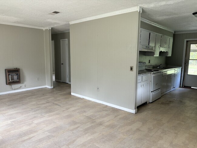 Photo - 850 Fernwood St