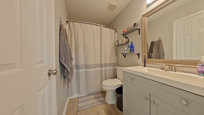 Photo - 5 Chatelaine Cir SE